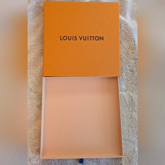 Box - Picture 7 of 7